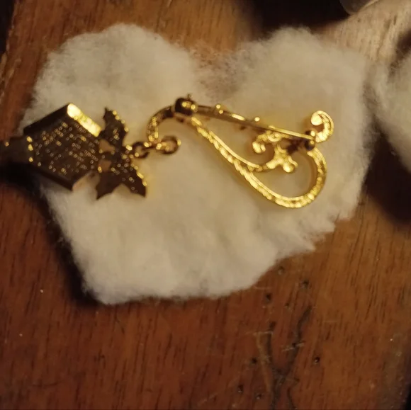 Vintage Lantern Light diamond gold tone Brooch.nib dated 1991 named winter glow - Picture 9 of 12